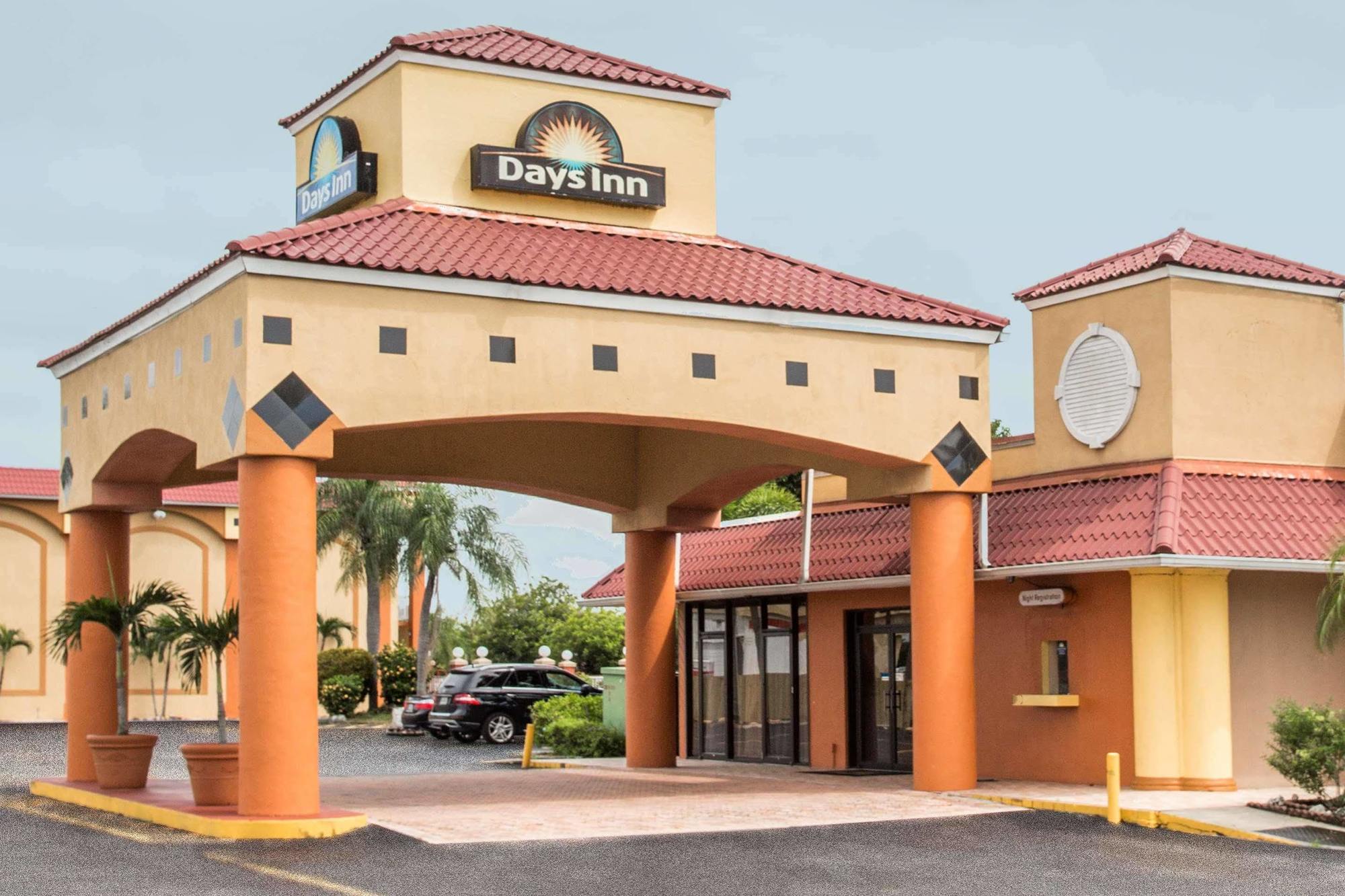 Days Inn By Wyndham Форт Майерс Экстерьер фото